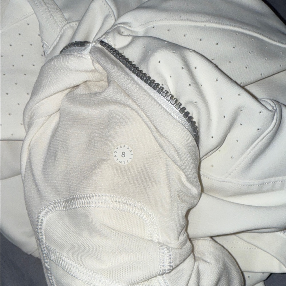 Lululemon Sleek Essentials Jacket
Cream/White size 8 - Picture 13 of 17